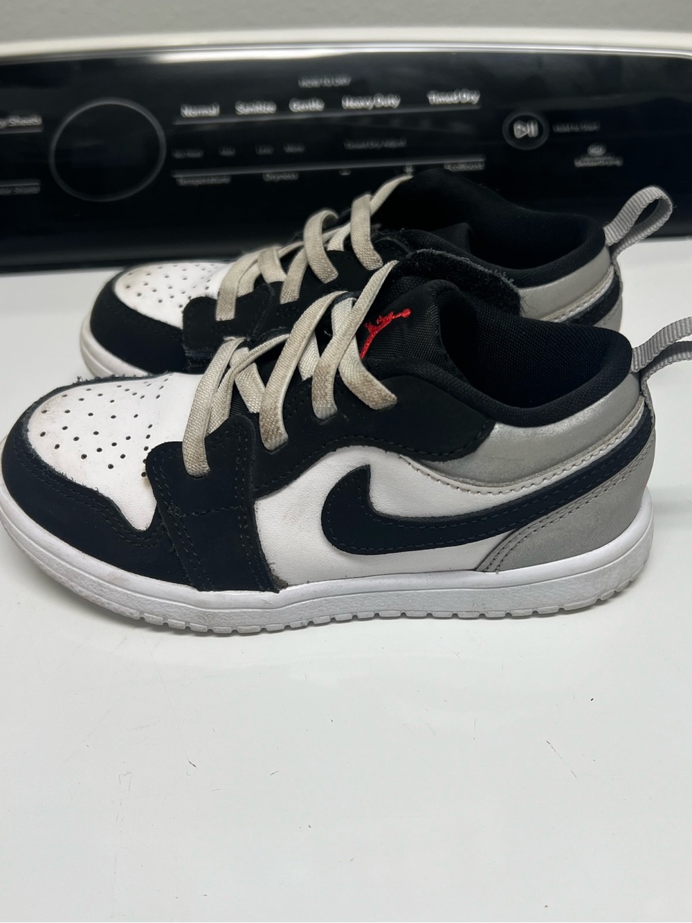 Nike Kids Black, White & Gray Low-Top Sneakers